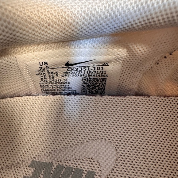 Nike Women's Athletic Shoes in Cream and Gray CK2351-101 - Picture 11 of 11